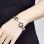 Van Cleef and Arpels Frivole bracelet 7 flowers medium model - Image 6