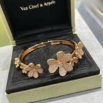 Van Cleef and Arpels Frivole bracelet 7 flowers medium model - Image 2