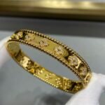 Van Cleef and Arpels Perlée clovers bracelet medium model - Image 2