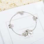 Van Cleef and Arpels Frivole bracelet 5 flowers - Image 3