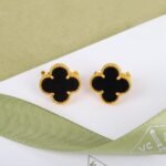 Van Cleef and Arpels Vintage Alhambra earrings - Image 2