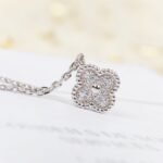 Van Cleef and Arpels Sweet Alhambra pendant - Image 3