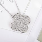 Van Cleef and Arpels Magic Alhambra pendant - Image 2