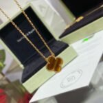 Van Cleef and Arpels Vintage Alhambra pendant - Image 2