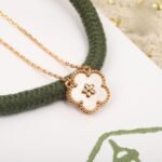 Van Cleef and Arpels Lucky Spring pendant plum blossom - Image 4