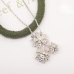 Van Cleef and Arpels Lotus pendant 3 flowers - Image 3