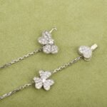Van Cleef and Arpels Frivole necklace 9 flowers - Image 3
