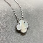Van Cleef and Arpels Vintage Alhambra pendant - Image 2