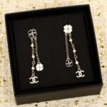 CHANEL CC Star Pearl earrings - Image 2