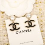 CHANEL CC Pearl earrings - Image 2