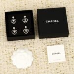 CHANEL CC Pearl Heart earrings - Image 5