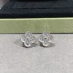 Van Cleef and Arpels Vintage Alhambra earrings - Image 2