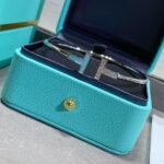 Tiffany and Co TIFFANY T Diamond and Turquoise Wire Bracelet - Image 4