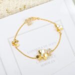 Van Cleef and Arpels Frivole bracelet 5 flowers - Image 2