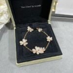 Van Cleef and Arpels Frivole bracelet 5 flowers - Image 2