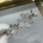 Van Cleef and Arpels Frivole bracelet 7 flowers medium model - Image 4