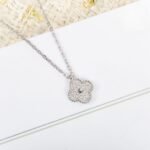 Van Cleef and Arpels Sweet Alhambra pendant - Image 4