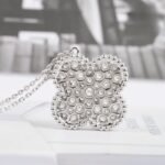 Van Cleef and Arpels Magic Alhambra pendant - Image 3