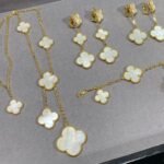 Van Cleef and Arpels Magic Alhambra necklace 6 motifs - Image 4