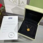 Van Cleef and Arpels Vintage Alhambra pendant - Image 4