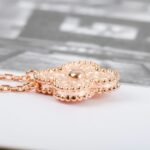Van Cleef and Arpels Vintage Alhambra pendant - Image 4