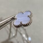 Van Cleef and Arpels Vintage Alhambra pendant - Image 3