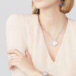 Van Cleef and Arpels Magic Alhambra pendant - Image 3