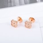 Van Cleef and Arpels Sweet Alhambra earstuds - Image 4