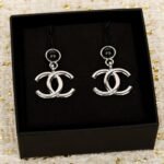 CHANEL CC Pearl earrings - Image 2