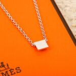 HERMES Hermès Clou d’H pendant small model - Image 3