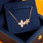 LOUIS VUITTON Idylle Blossom Pendant - Image 4