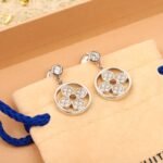 LOUIS VUITTON Idylle Blossom Ear Stud - Image 2