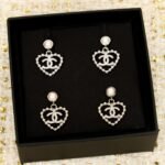 CHANEL CC Pearl Heart earrings - Image 4
