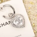 CHANEL CC Heart earrings - Image 3