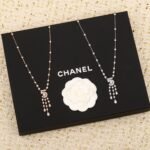 CHANEL Eternal N°5 necklace - Image 4