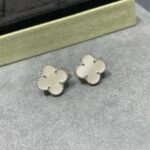 Van Cleef and Arpels Vintage Alhambra earrings - Image 2