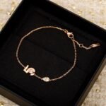 CHANEL Extrait de N°5 bracelet - Image 2