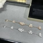 Van Cleef and Arpels Frivole bracelet 5 flowers - Image 4