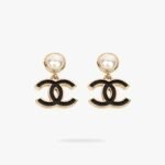 CHANEL CC Pearl earrings