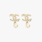 CHANEL CC Pearl earrings