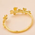 Van Cleef and Arpels Frivole bracelet 7 flowers medium model - Image 4