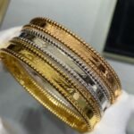 Van Cleef and Arpels Perlée signature bracelet medium model - Image 9