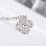 Van Cleef and Arpels Vintage Alhambra pendant - Image 2