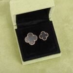 Van Cleef and Arpels Magic Alhambra Between the Finger ring - Image 6