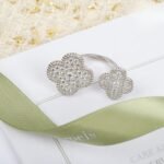 Van Cleef and Arpels Magic Alhambra Between the Finger ring - Image 2