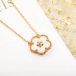 Van Cleef and Arpels Lucky Spring pendant plum blossom - Image 5