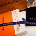 LOUIS VUITTON Empreinte Pendant - Image 3