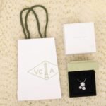Van Cleef and Arpels Lotus pendant 3 flowers - Image 6