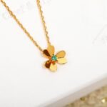Van Cleef and Arpels Frivole pendant mini model - Image 2