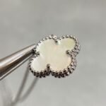 Van Cleef and Arpels Vintage Alhambra pendant - Image 3